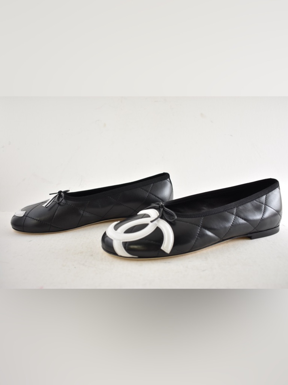 Chanel 26M Coco Beach Cambon Black White CC XL Logo Ballet Ballerina Flat 39.5 - Picture 14 of 16